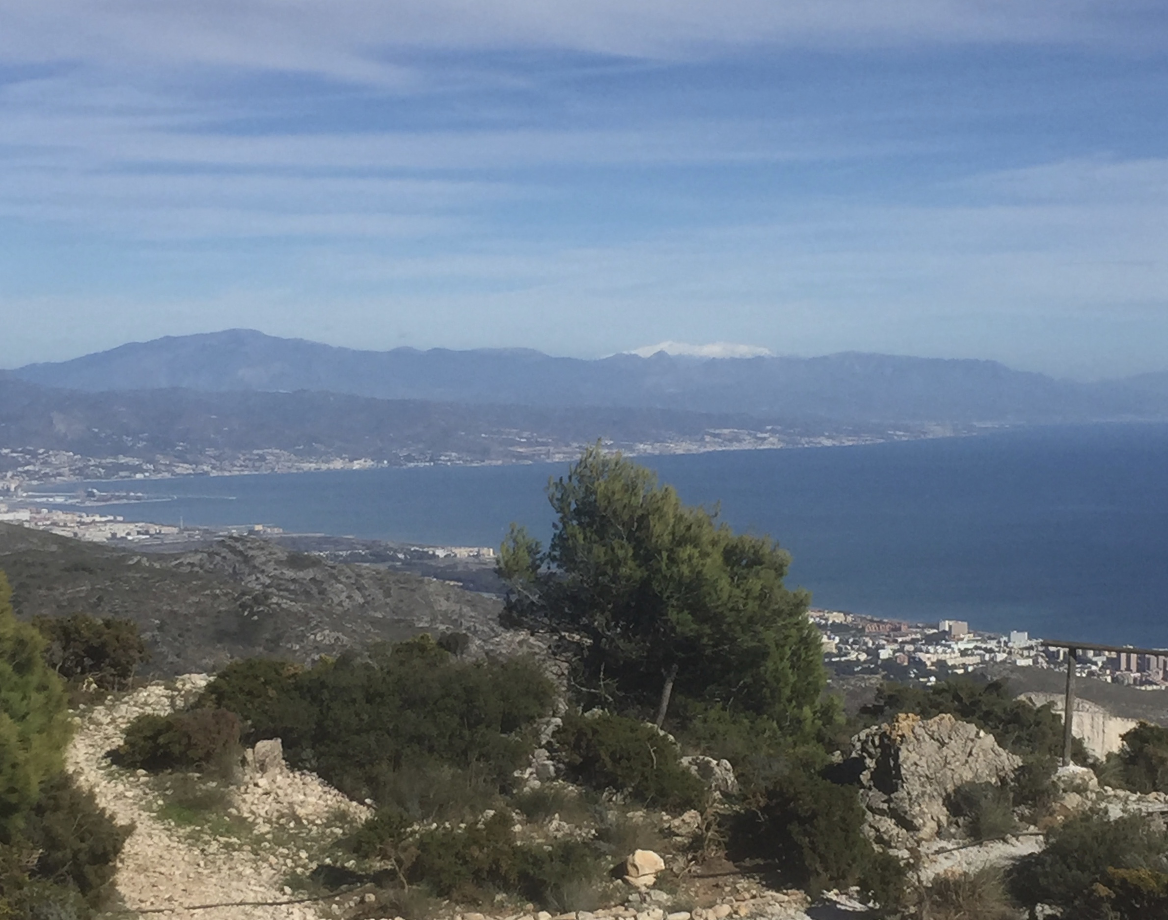 Vue du sommet vers Malaga et la Sierra Nevada