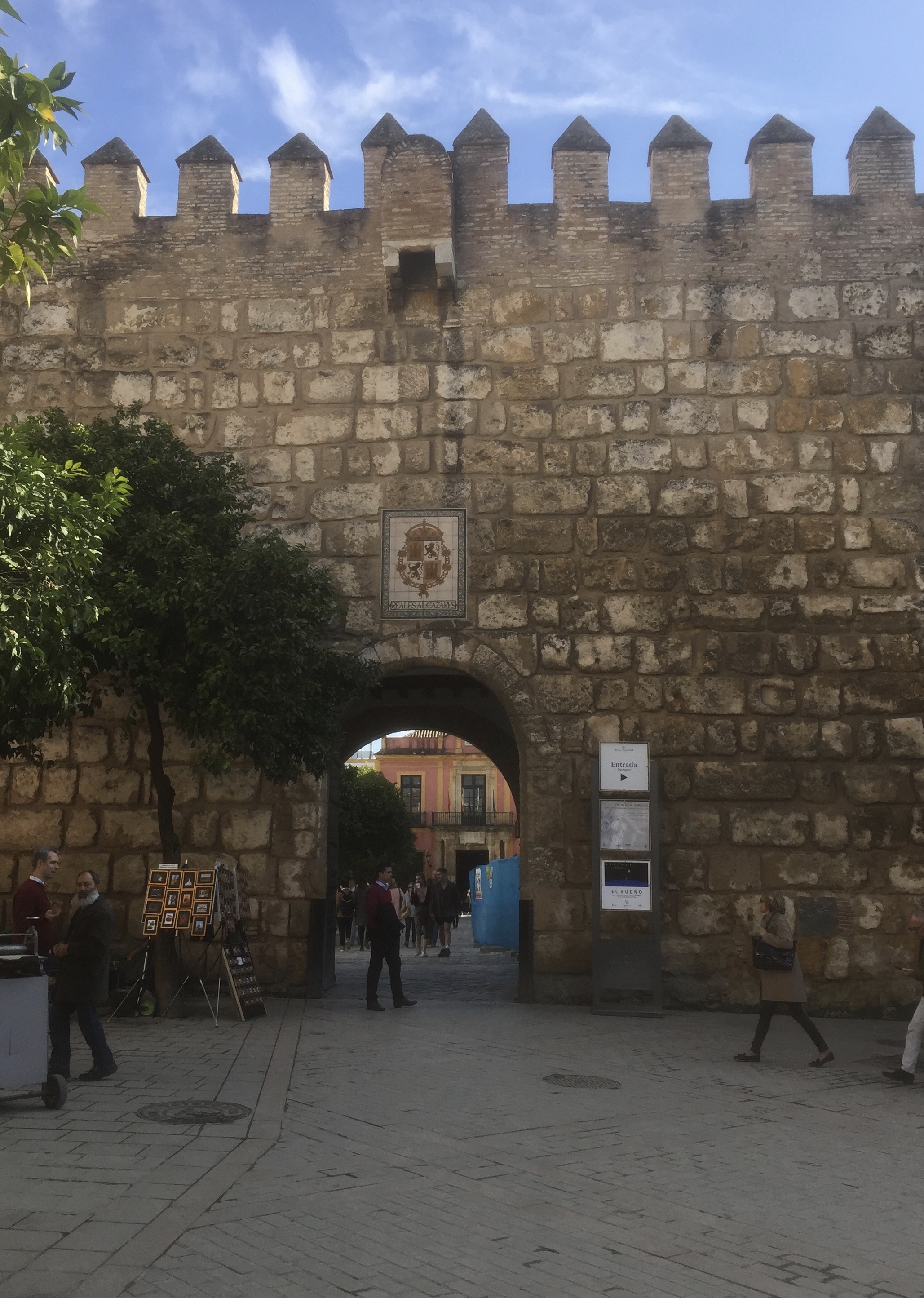 La muraille de l'Alcazar qui rejoint celle de la Macarena