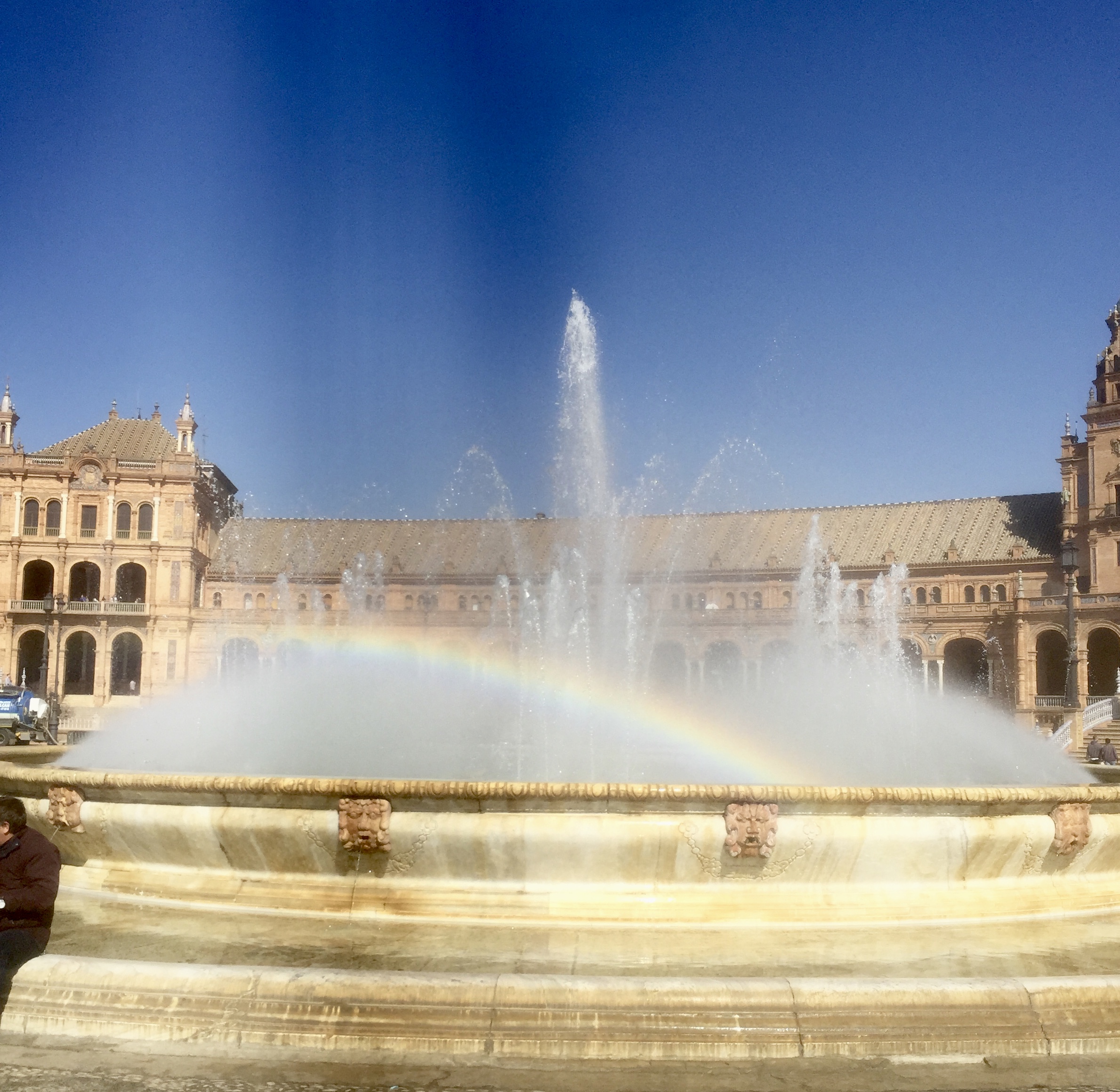 La fontaine au milieu a été créée en 1927 par Vicente Traver