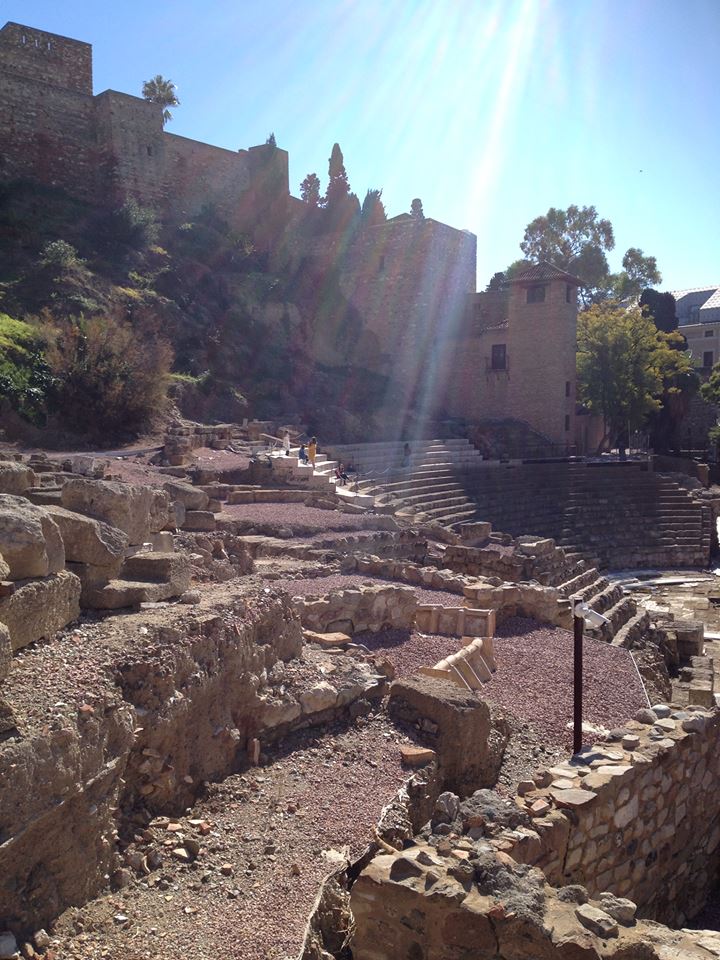 Le théâtre romain en bas de l'Alcazaba