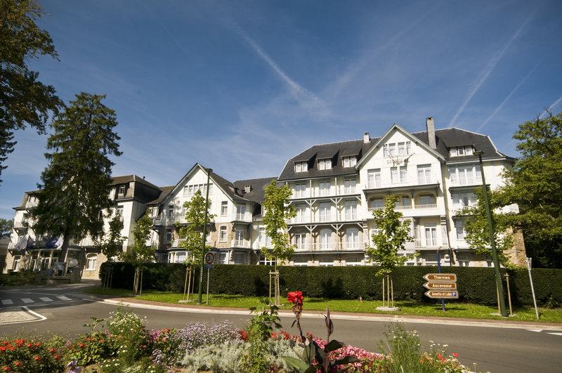 Radisson_Blu_Balmoral_Hotel_-_Sunny_Facade_P