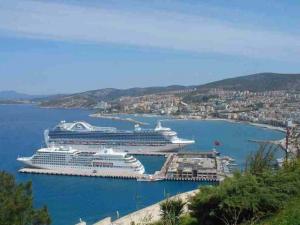 449 kusadasi port